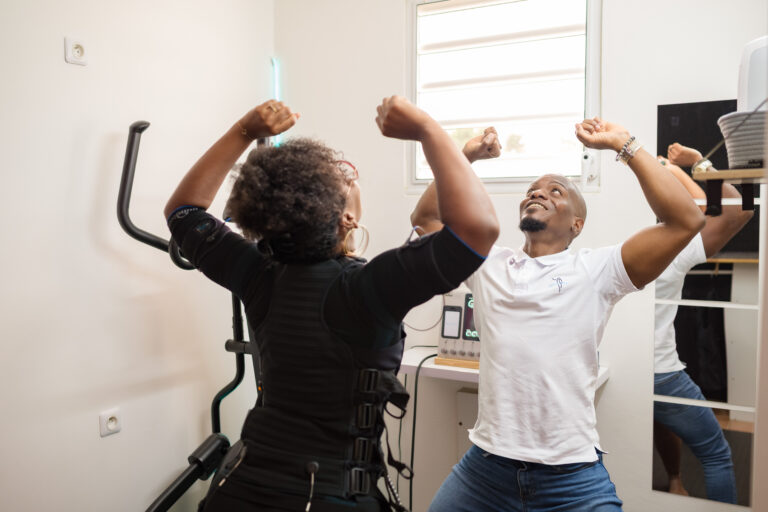 Accueil Séance d’électrostimulation Miha Bodytec à Stimulec Martinique – coaching privé pour tonifier le corps et renforcer la silhouette.