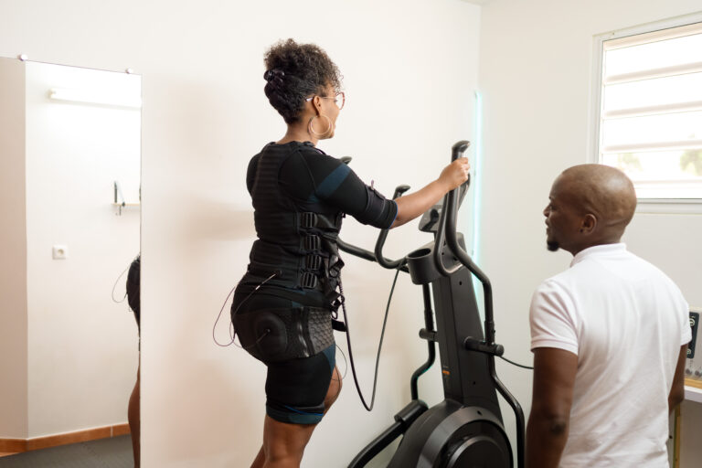 Accueil Séance d’électrostimulation Miha Bodytec à Stimulec Martinique – coaching privé pour tonifier le corps et renforcer la silhouette.